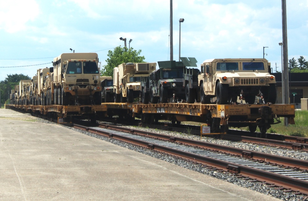 32nd Infantry Brigade Combat Team Soldiers complete ‘largest rail movement with civilian linehaul Wisconsin National Guard has ever done’