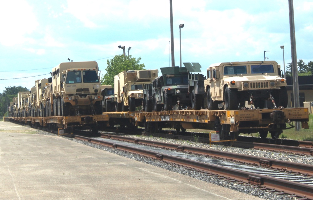 32nd Infantry Brigade Combat Team Soldiers complete ‘largest rail movement with civilian linehaul Wisconsin National Guard has ever done’