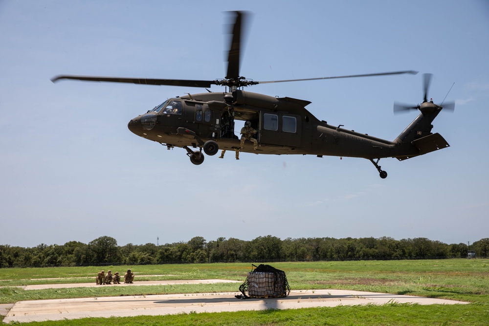 278th RSS and 2-285th AVN REGT Sling Load Training at Fort Cavazos