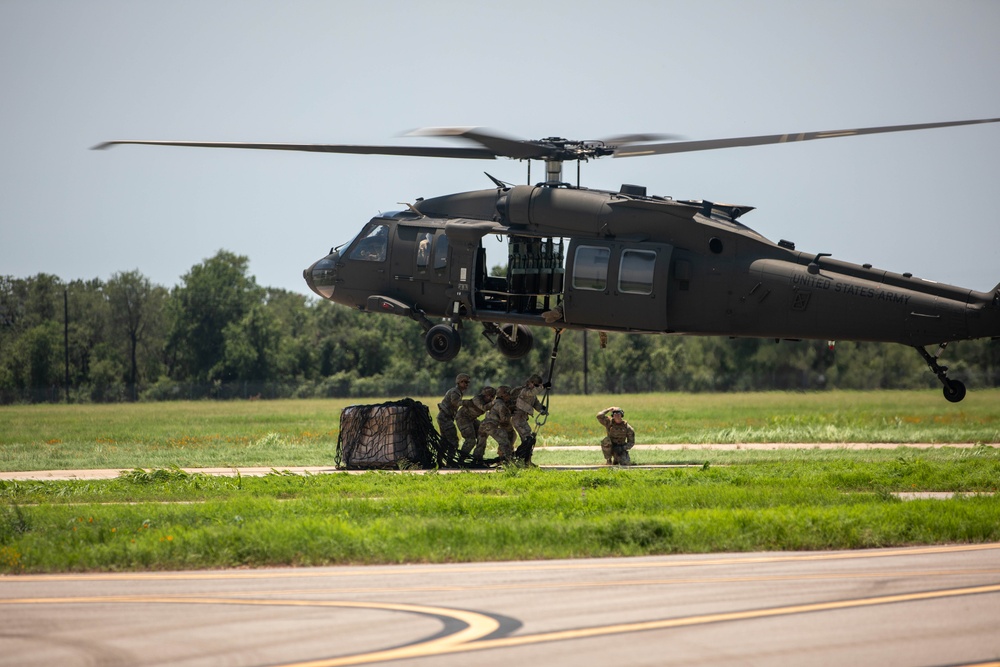 278th RSS and 2-285th AVN REGT Sling Load Training at Fort Cavazos