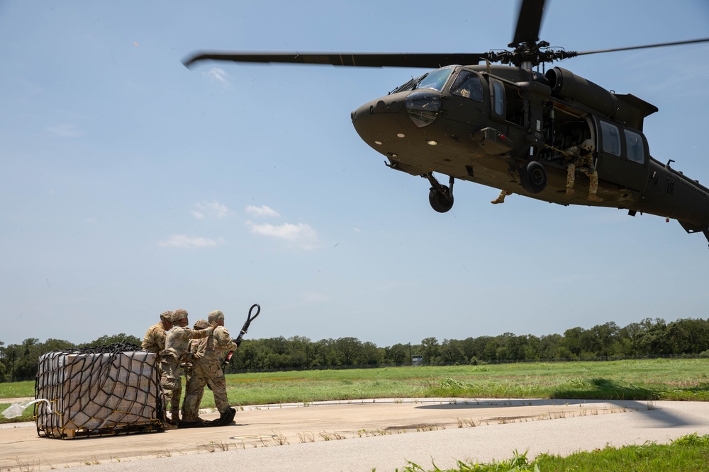 278th RSS and 2-285th AVN REGT Sling Load Training at Fort Cavazos