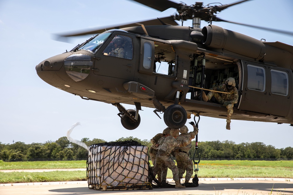 278th RSS and 2-285th AVN REGT Sling Load Training at Fort Cavazos