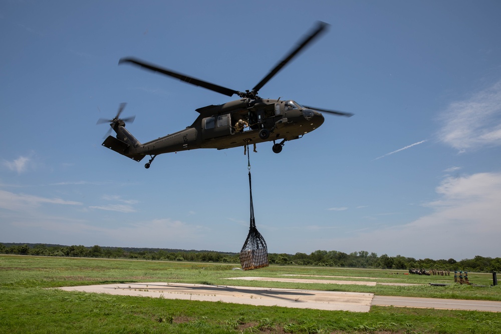 278th RSS and 2-285th AVN REGT Sling Load Training at Fort Cavazos