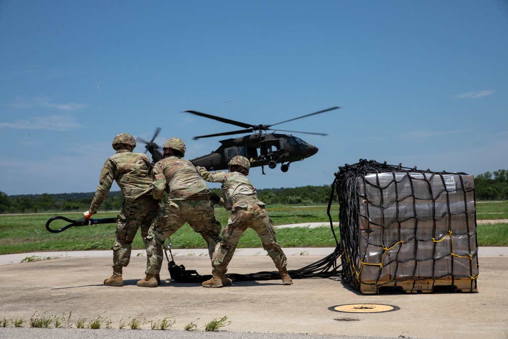278th RSS and 2-285th AVN REGT Sling Load Training at Fort Cavazos