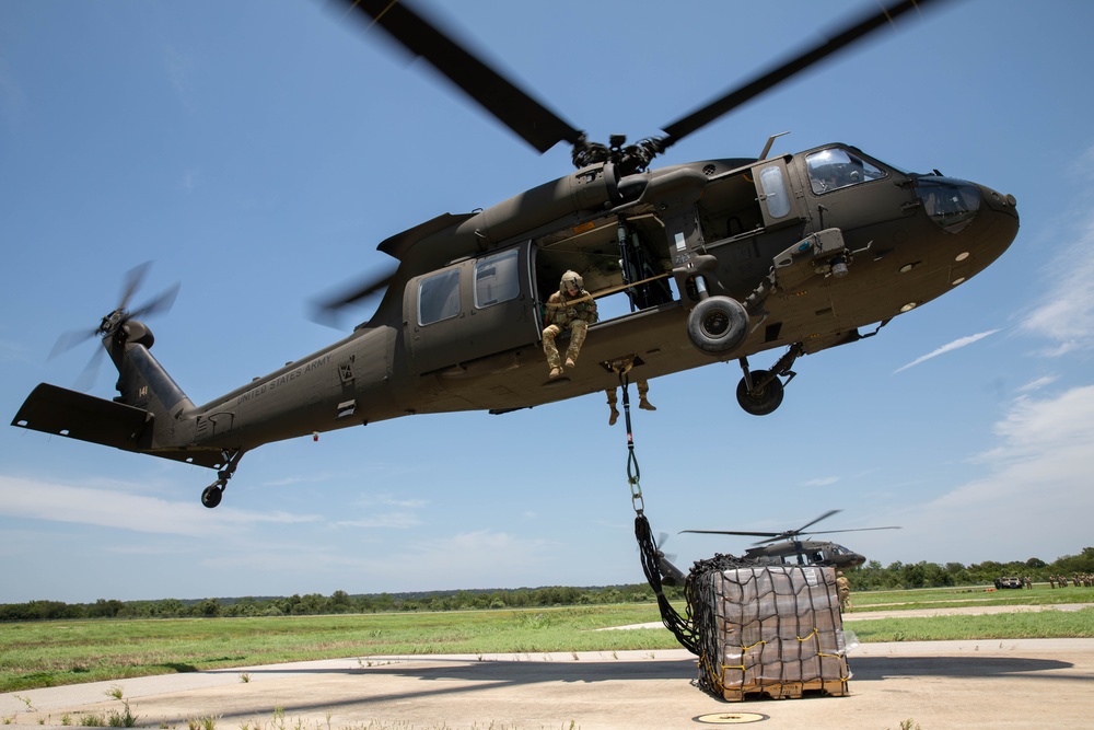 278th RSS and 2-285th AVN REGT Sling Load Training at Fort Cavazos