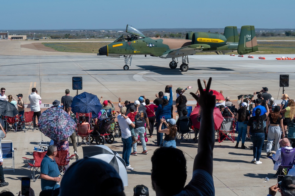 DVIDS Images A10 Demo Laredo Air Show 2024 [Image 3 of 16]