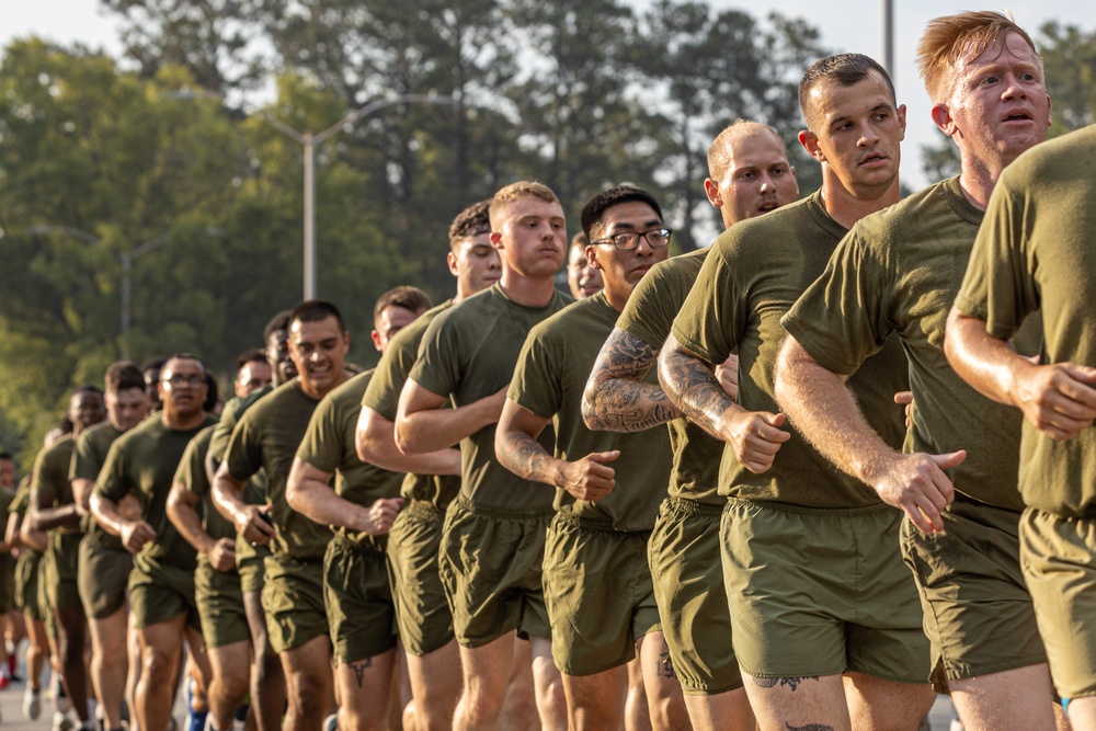 Headquarters and Service Battalion Holds Battalion Run