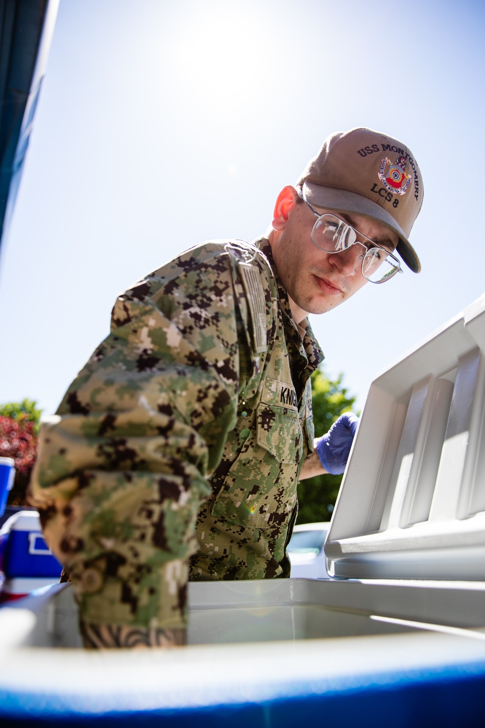 Sailors Volunteer at the Share Community Center