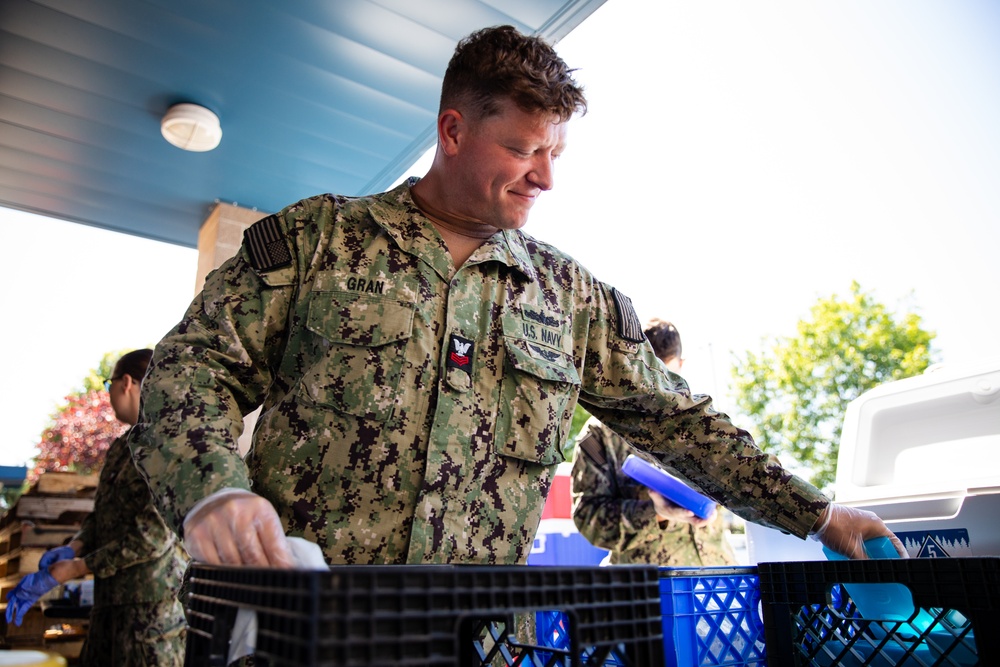 Sailors Volunteer at the Share Community Center