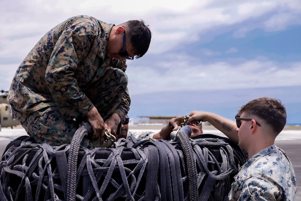 The Sky’s the Limit: CLC-33 Marines and Soldiers with 3-25 GSAB perform external lift operations