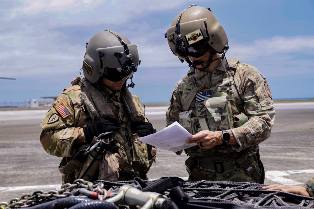 The Sky’s the Limit: CLC-33 Marines and Soldiers with 3-25 GSAB perform external lift operations