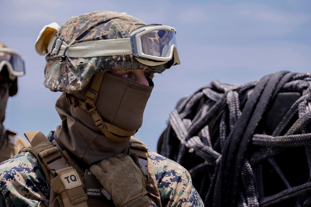 The Sky’s the Limit: CLC-33 Marines and Soldiers with 3-25 GSAB perform external lift operations