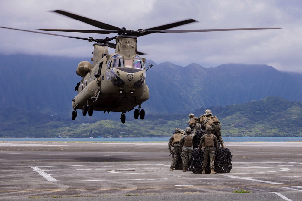 The Sky’s the Limit: CLC-33 Marines and Soldiers with 3-25 GSAB perform external lift operations