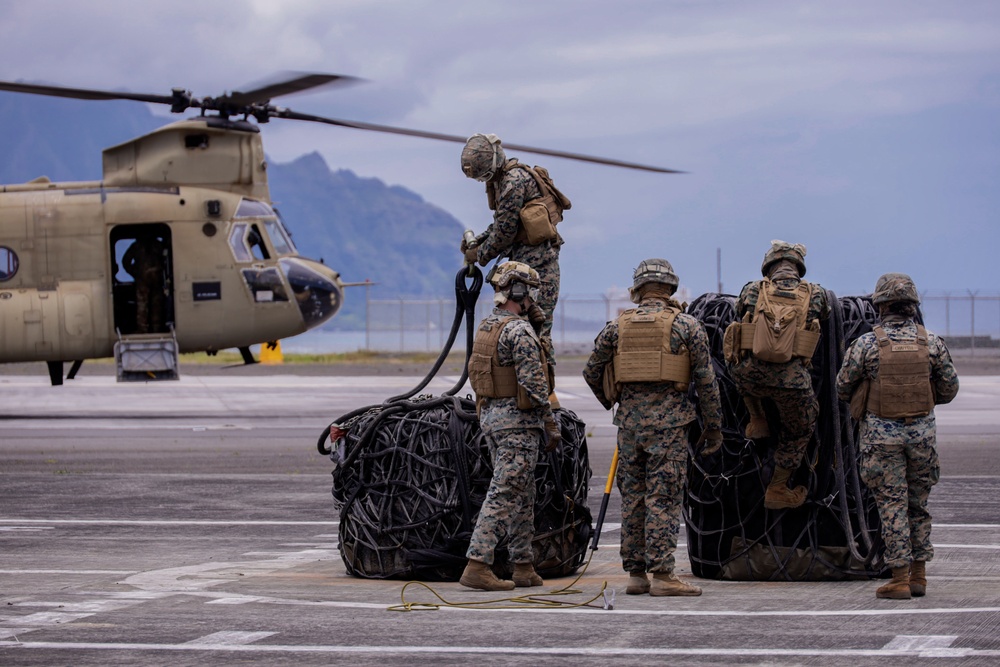 The Sky’s the Limit: CLC-33 Marines and Soldiers with 3-25 GSAB perform external lift operations