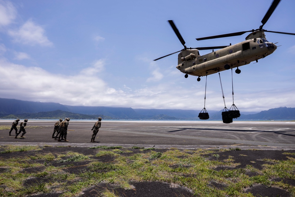 The Sky’s the Limit: CLC-33 Marines and Soldiers with 3-25 GSAB perform external lift operations