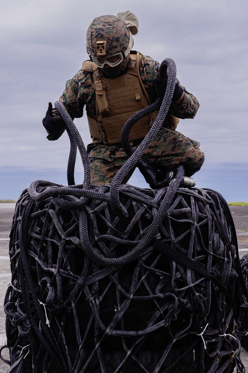 The Sky’s the Limit: CLC-33 Marines and Soldiers with 3-25 GSAB perform external lift operations