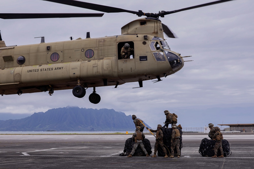 The Sky’s the Limit: CLC-33 Marines and Soldiers with 3-25 GSAB perform external lift operations