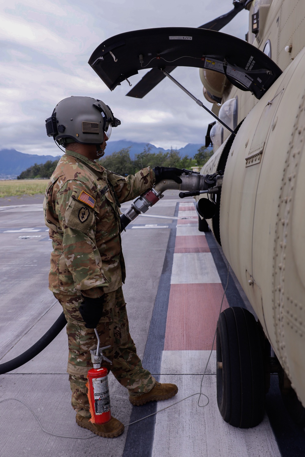 The Sky’s the Limit: CLC-33 Marines and Soldiers with 3-25 GSAB perform external lift operations