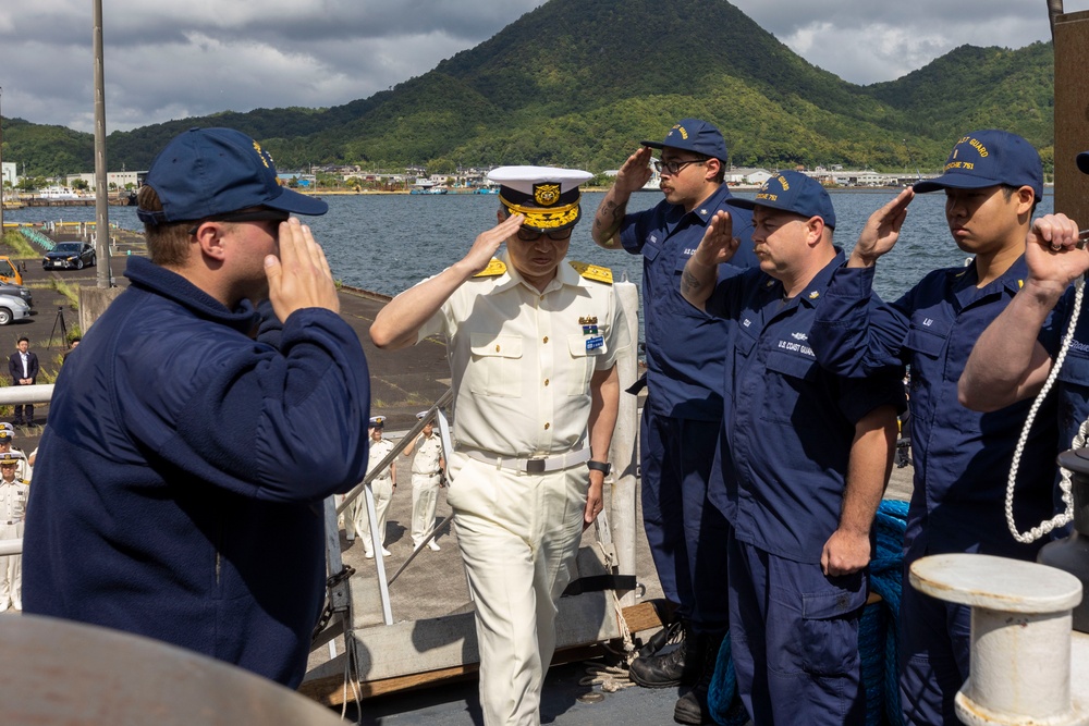 Japanese, Korean Coast Guard members visit USCGC Waesche (WMSL-751)