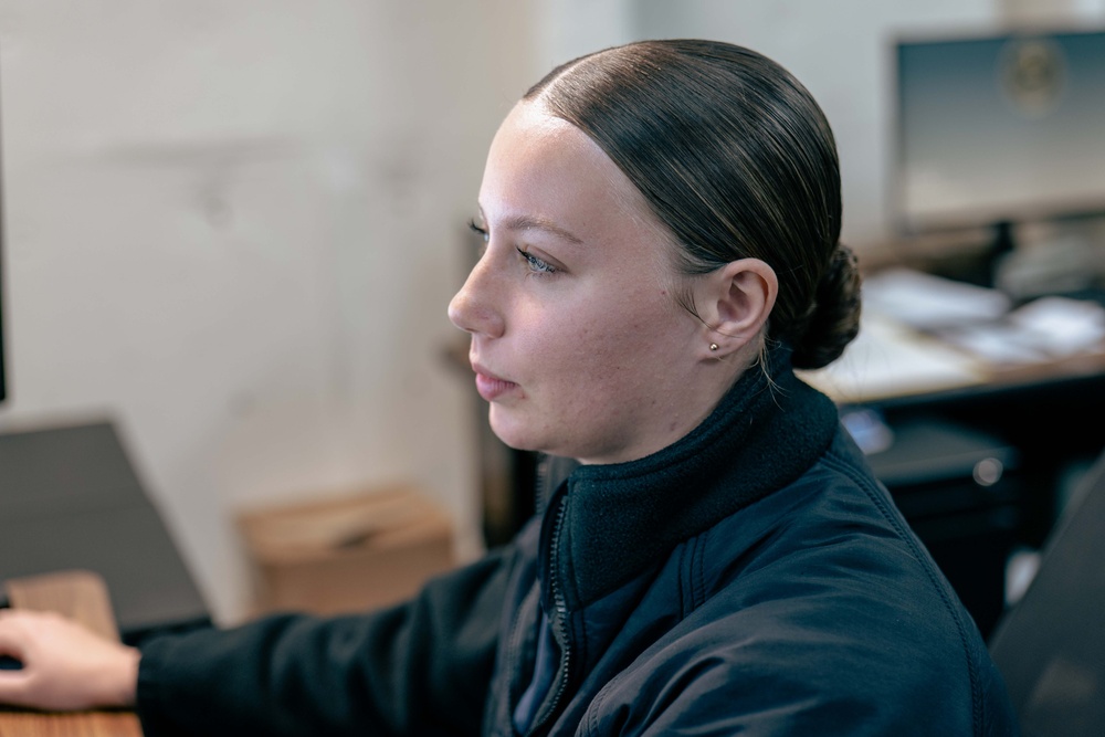 USS Carl Vinson (CVN 70) Sailors Work in Automated Data Processing