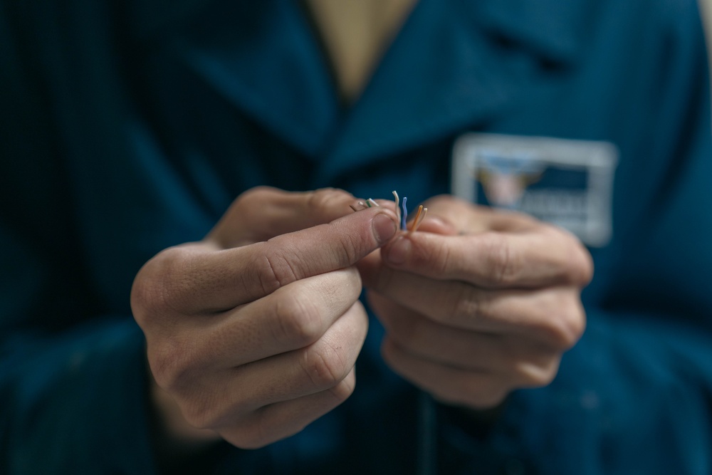 USS Carl Vinson (CVN 70) Sailors Work in Automated Data Processing