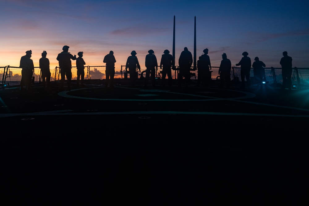 USS Higgins (DDG 76) Flight Ops