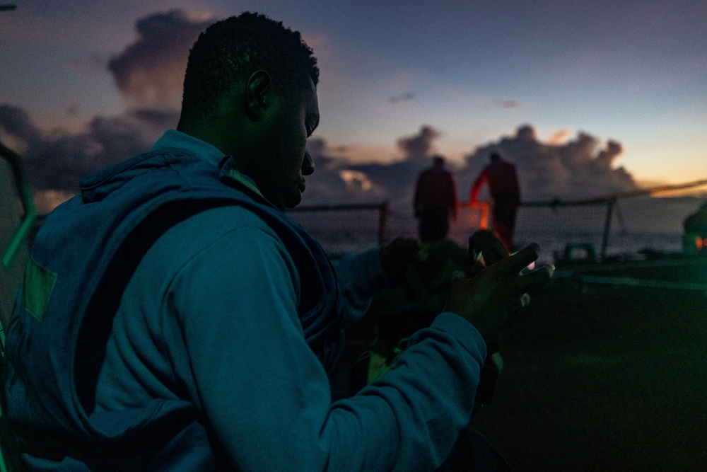 USS Higgins (DDG 76) Flight Ops