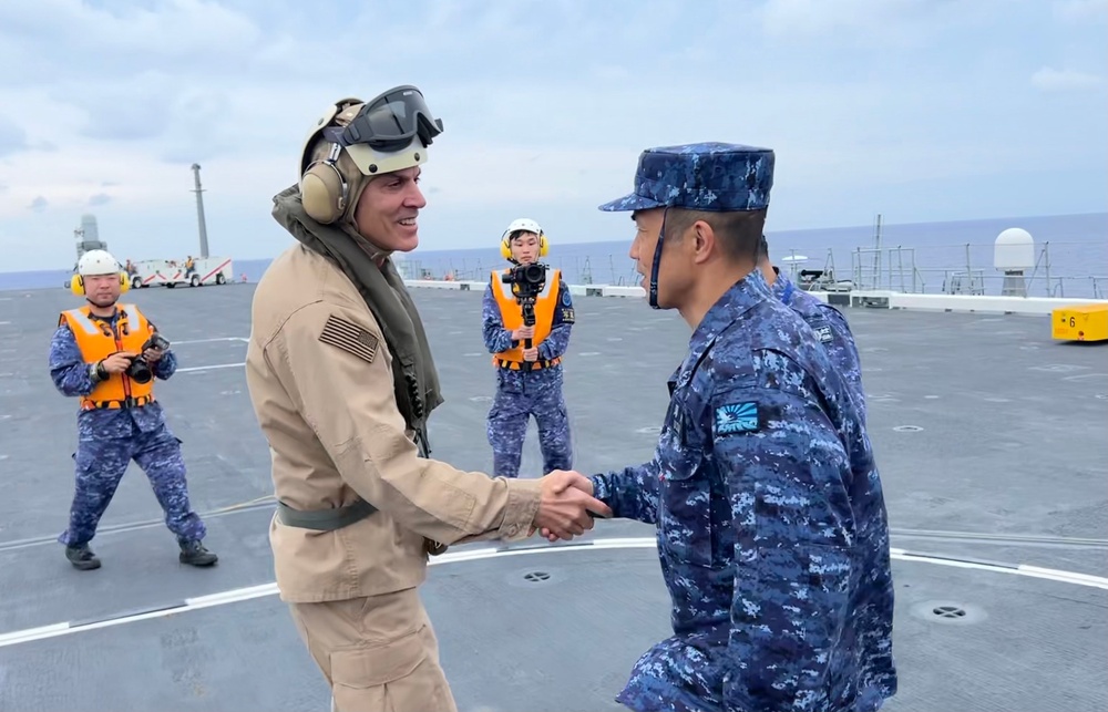 Carrier Strike Group 5 commander visits JS Izumo