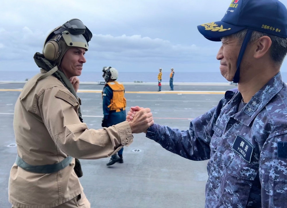 Carrier Strike Group 5 commander visits JS Izumo