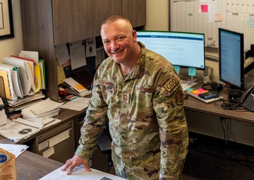 Peoria contracting superintendent honored with Outstanding Guardsman in Contracting Award