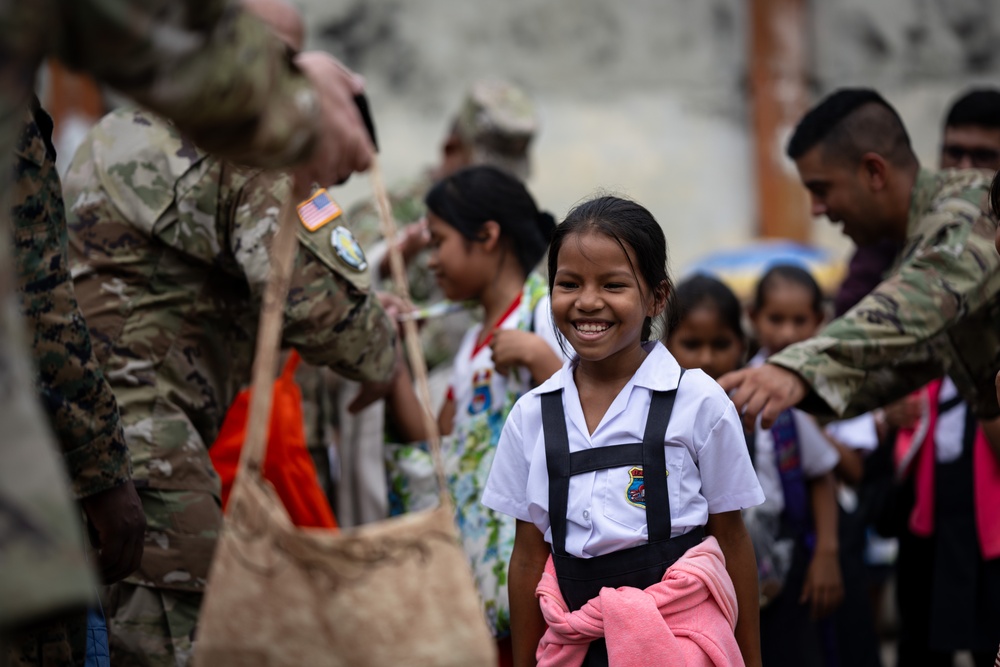 U.S. Army, Marine Civil Affairs boost education in Peru during RS24