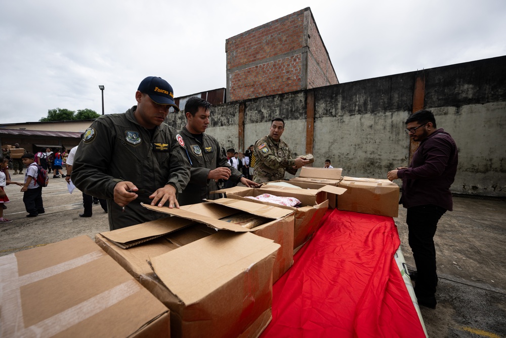 U.S. Army, Marine Civil Affairs boost education in Peru during RS24