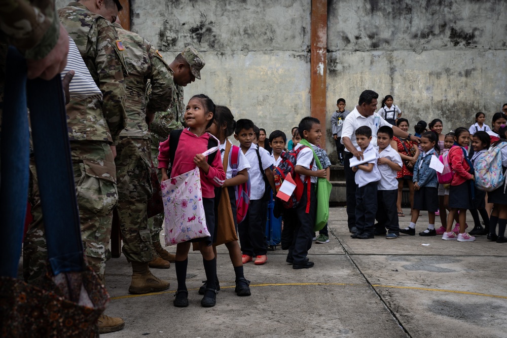 U.S. Army, Marine Civil Affairs boost education in Peru during RS24