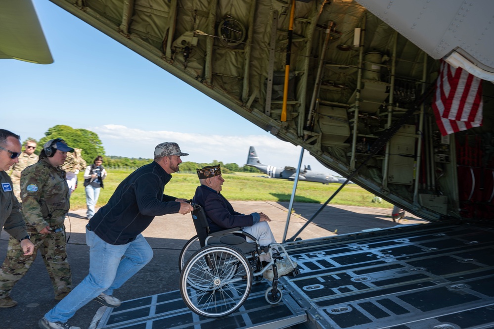 WWII veteran Ceo Bauer takes flight with U.S. Air Force