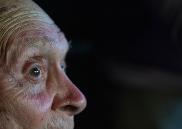 WWII veteran Ceo Bauer takes flight with U.S. Air Force