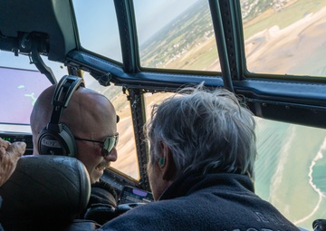 WWII veteran Ceo Bauer takes flight with U.S. Air Force