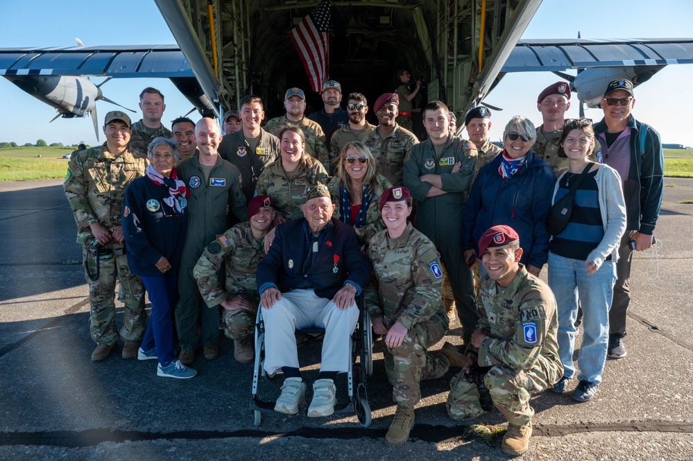 WWII veteran Ceo Bauer takes flight with USAF