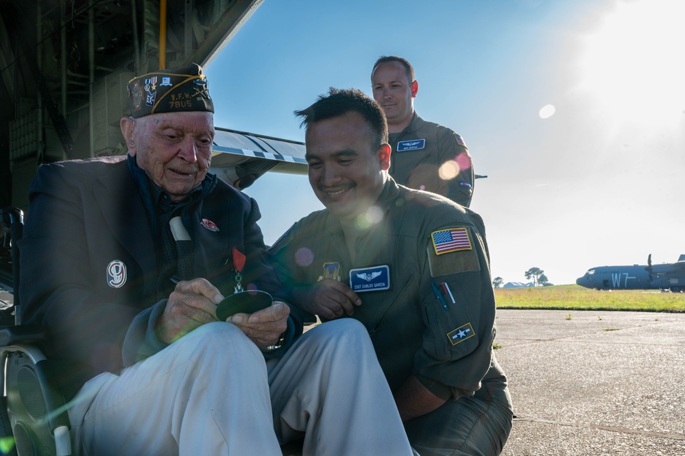 WWII veteran Ceo Bauer takes flight with USAF