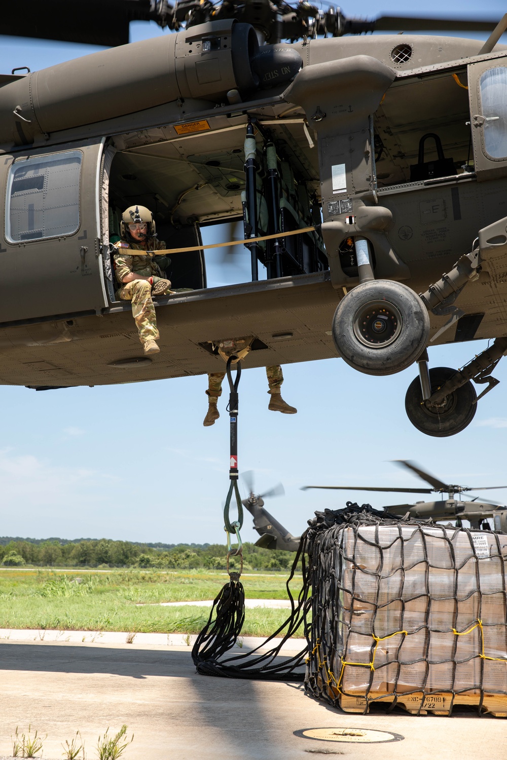 Precision in the sky: Tennessee and Arizona National Guard conduct sling load operations training