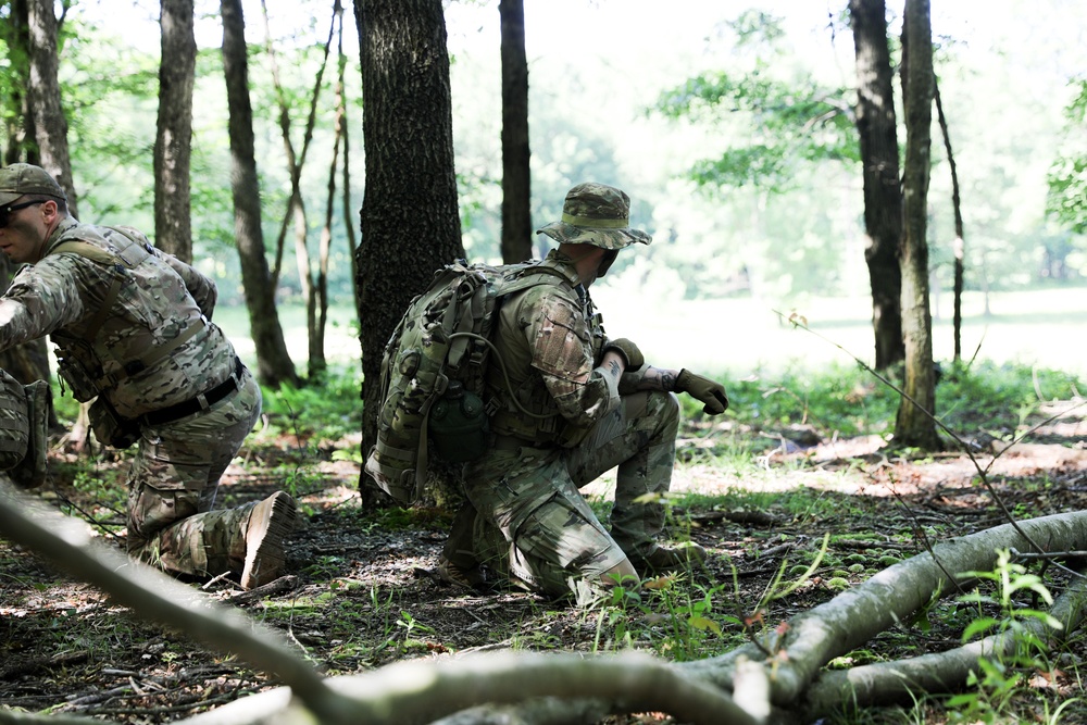 1-109th Infantry Regiment Soldiers Conduct Recon React to Contact Mission