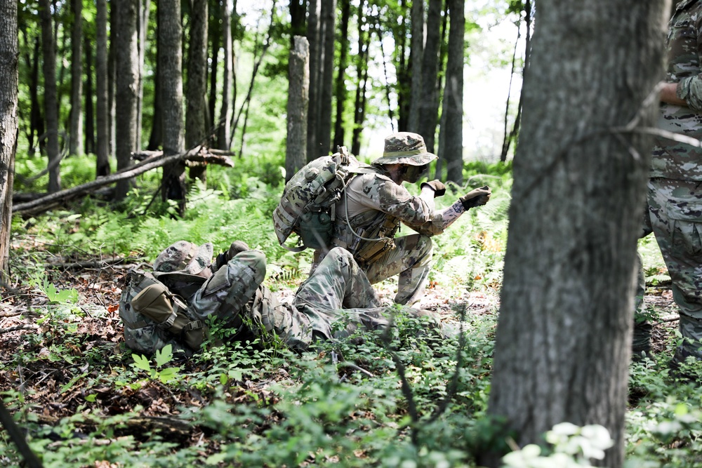 1-109th Infantry Regiment Soldiers Conduct Recon React to Contact Mission