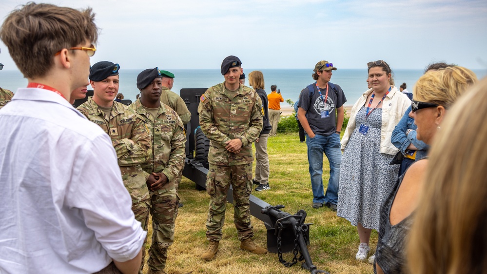 529th MPs Teach High Schoolers About Cannons