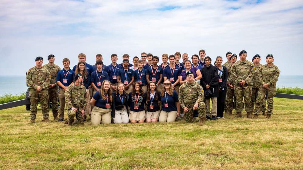 529th MPs Teach High Schoolers About Cannons