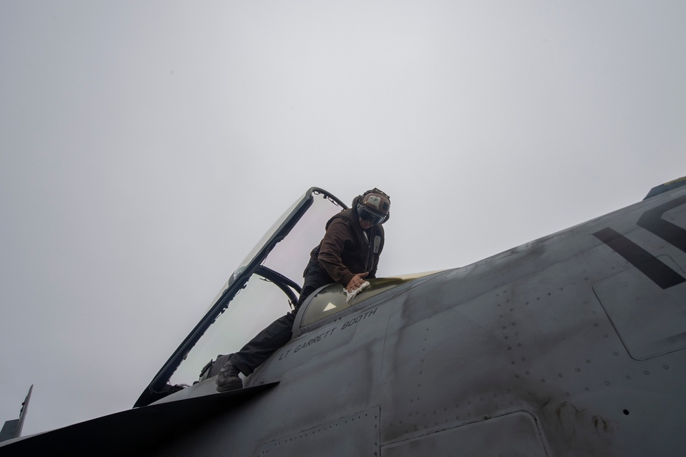 Abraham Lincoln conducts flight operations