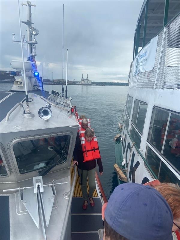 Coast Guard responds to aground tour boat in St Marys River