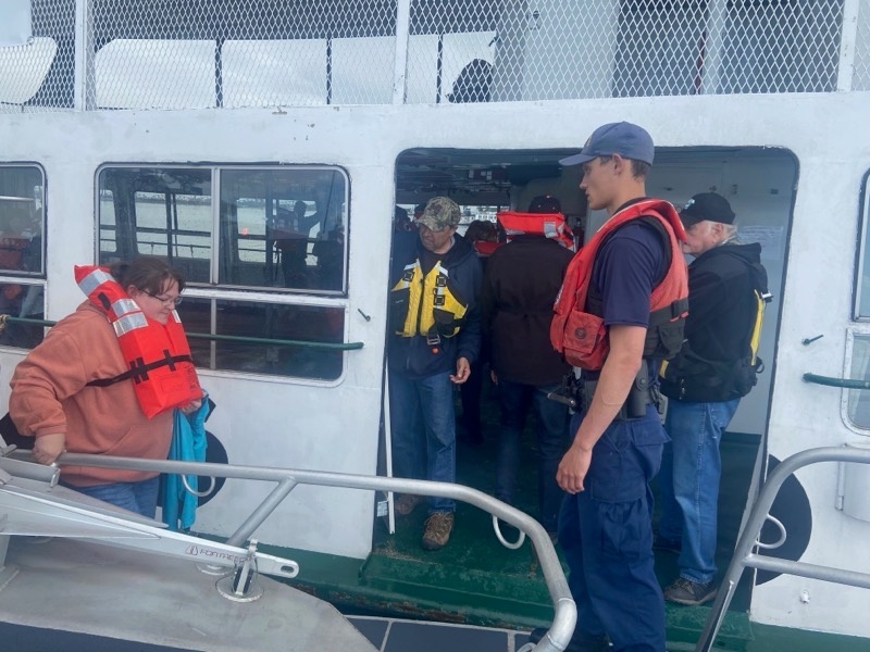 Coast Guard responds to aground tour boat in St Marys River