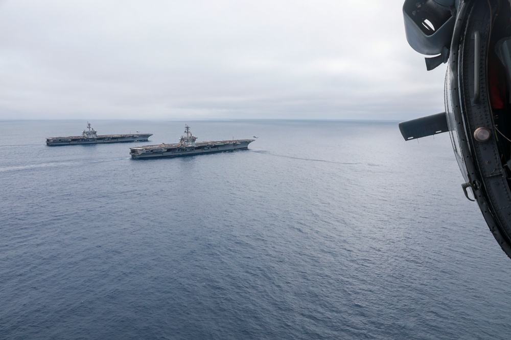 Abraham Lincoln conducts ammunition evolution with Carl Vinson