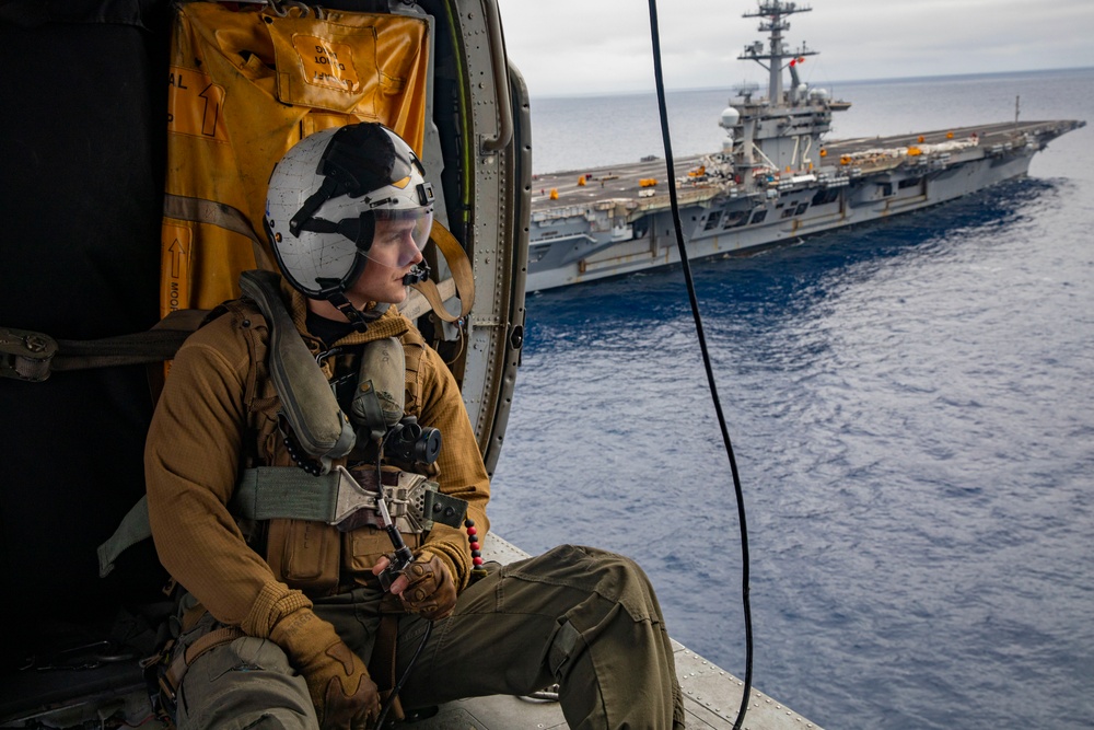 Abraham Lincoln conducts ammunition evolution with Carl Vinson