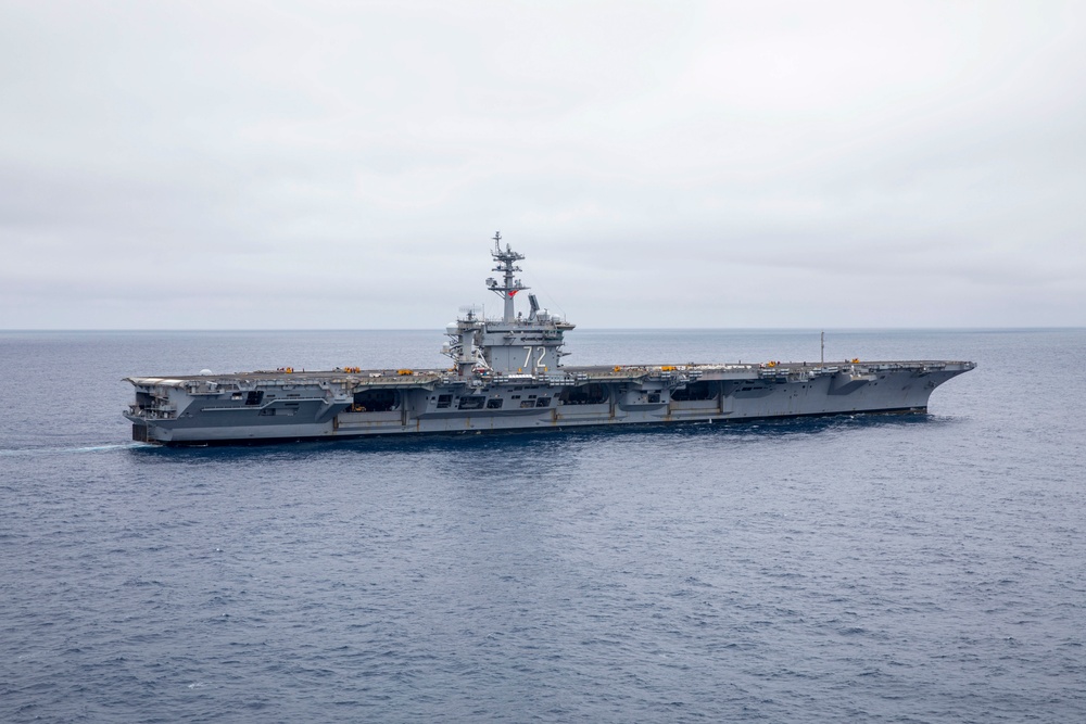 Abraham Lincoln conducts ammunition evolution with Carl Vinson