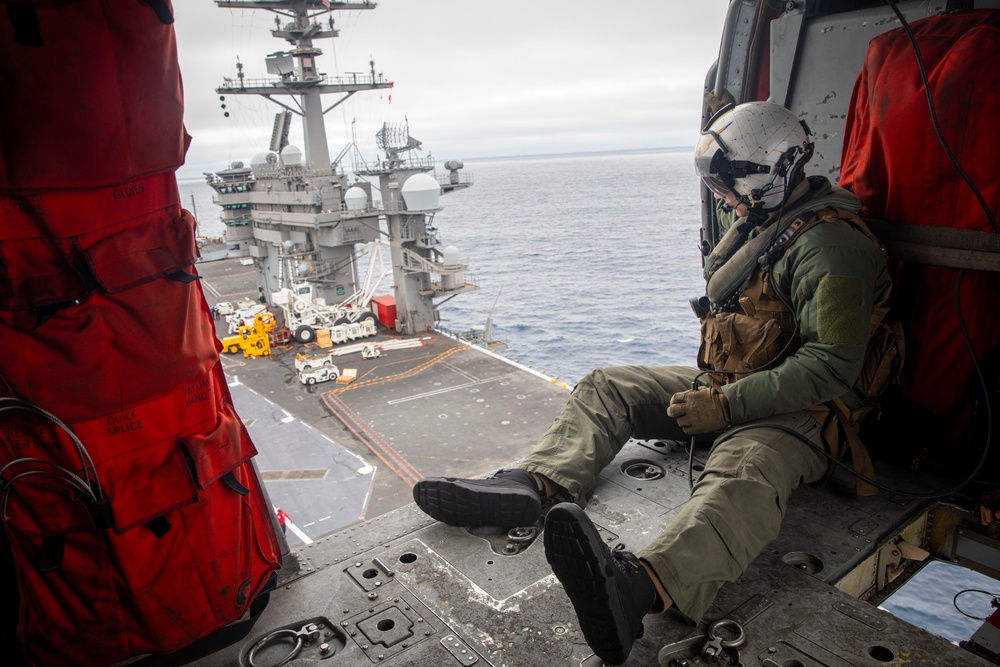 Abraham Lincoln conducts ammunition evolution with Carl Vinson